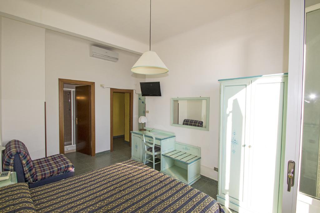 מונטרוסו אל מארה Hotel Baia מראה חיצוני תמונה