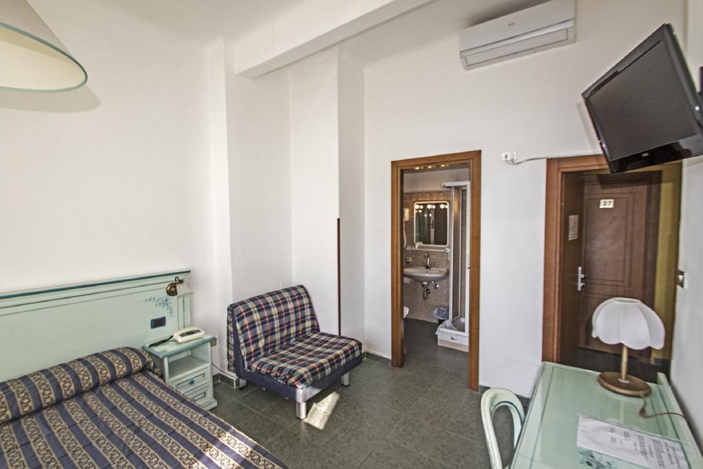 מונטרוסו אל מארה Hotel Baia חדר תמונה